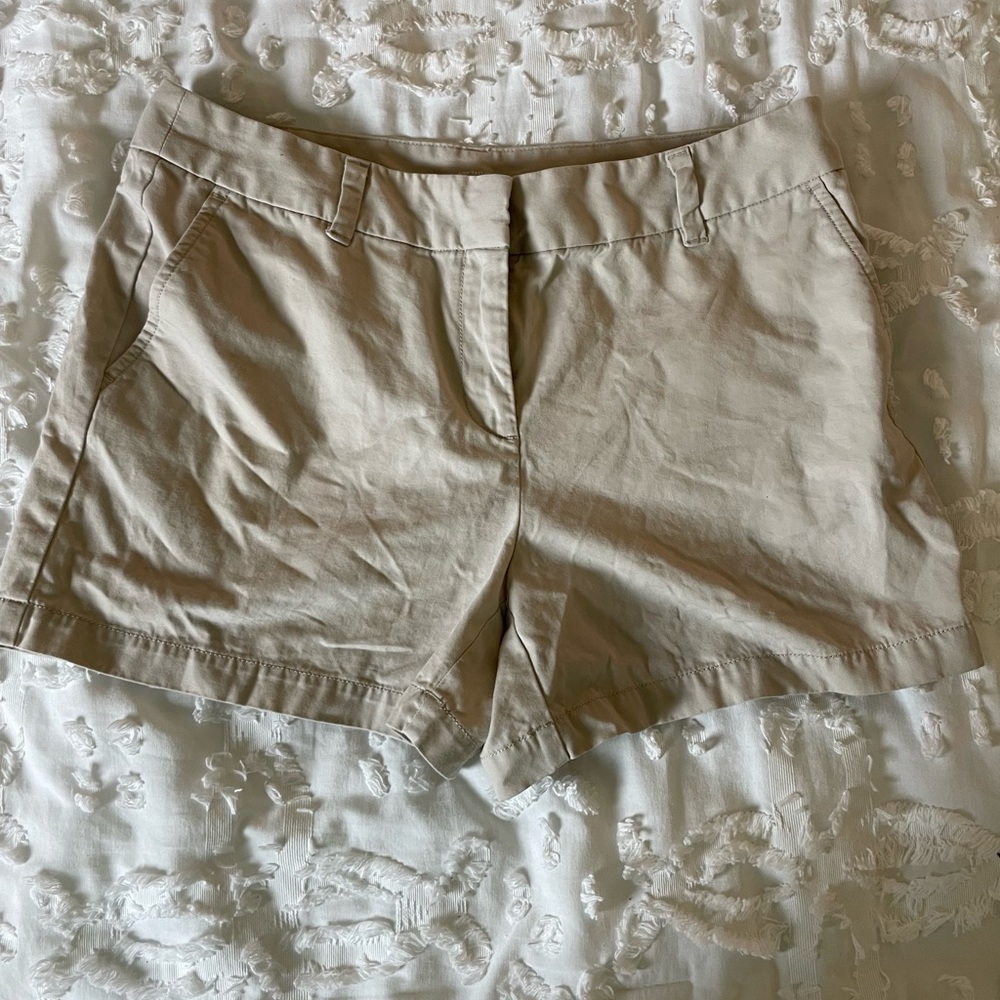 LOFT Ann Taylor LOFT cream khaki shorts size 8 SKU 207